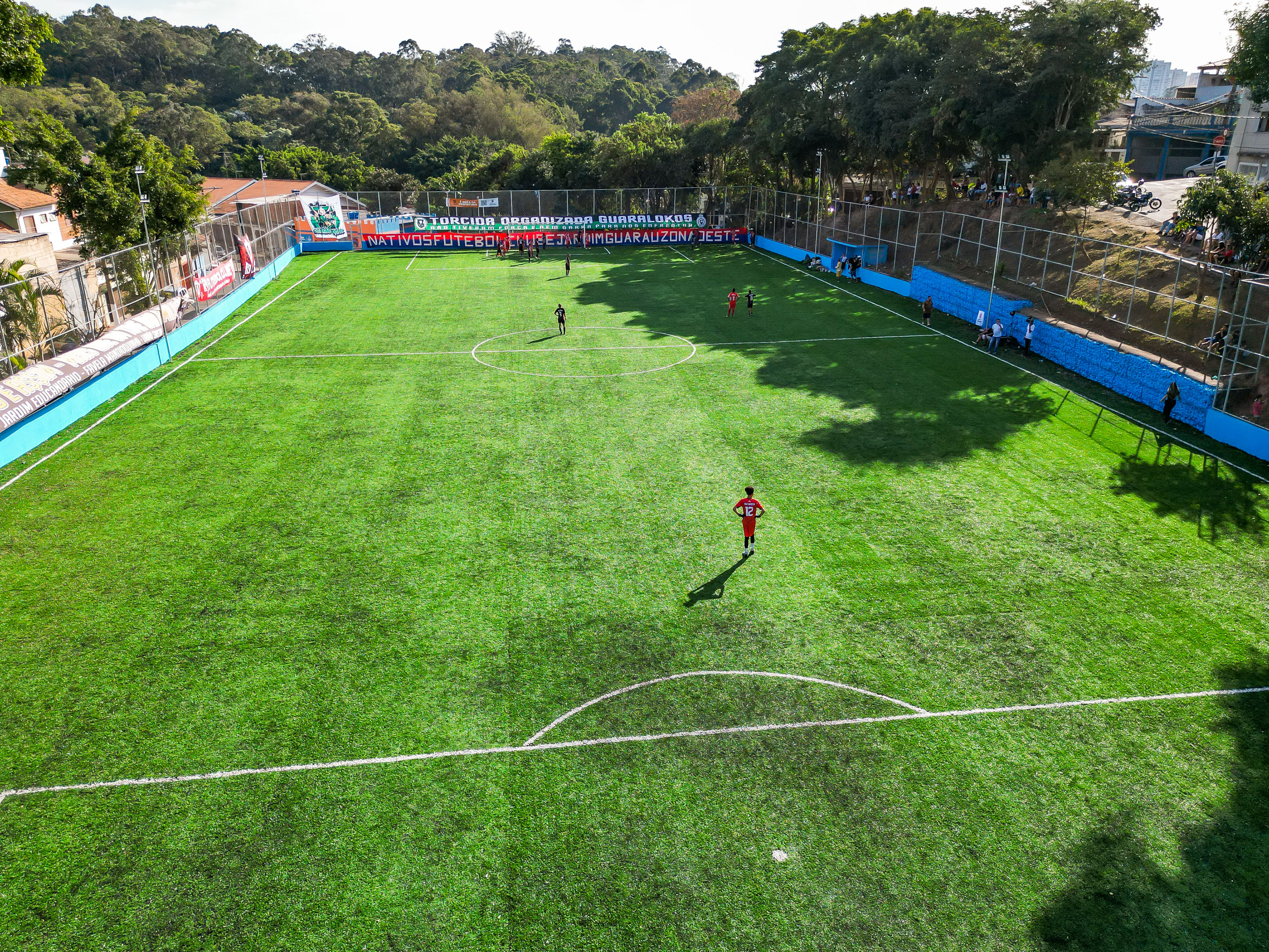 Prefeitura entrega revitalização do campo de futebol do Guaraú, no Butantã